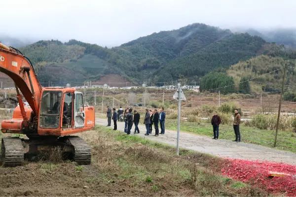 石屯镇新项目引领地方经济腾飞，新动力蓄势待发